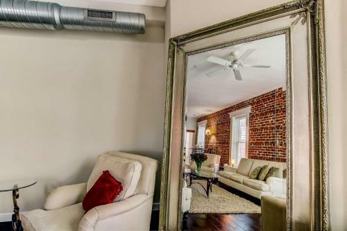 Jbh 115 W 2nd Apt #1