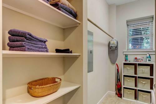 Jbh 115 W 2nd Apt #1
