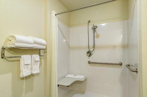 Hotel Cobblestone Inn & Suites - Bridgeport