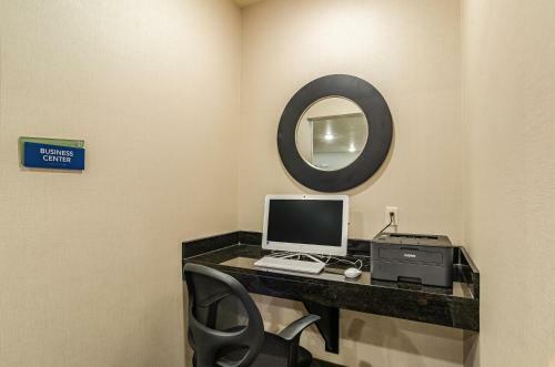 Hotel Cobblestone Inn & Suites - Bridgeport