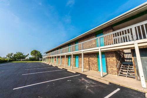 Somers Cove Motel