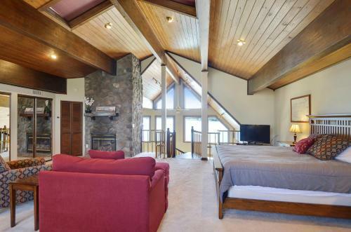 Villa Mystic Mountain W/ Log Cabin