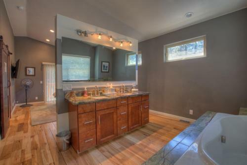 New Modern Home By Heavenly Valley