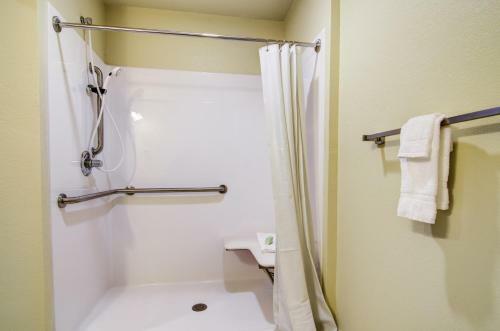 Hotel Castle Rock Inn & Suites - Quinter