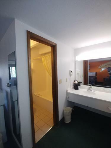 Hotel Amerivu Inn - New Hampton