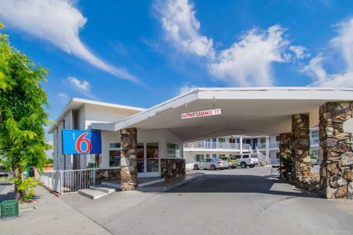 Hotel Motel 6 San Bernardino, Ca - Downtown