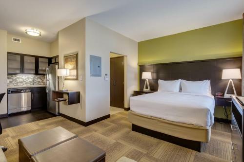 Hotel Staybridge Suites St. Louis-westport
