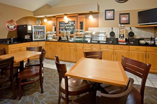Hotel Americinn By Wyndham Princeton Mn