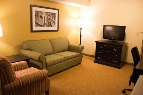 Posada Country Inn & Suites By Radisson, Dundee, Mi