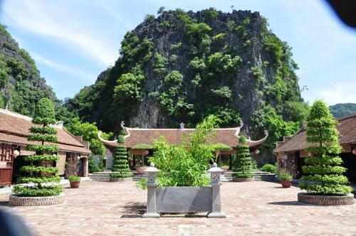 Vietnamese Ancient Village- Lang Viet Co Hotel