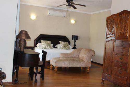 Hostal Sanloo Manor