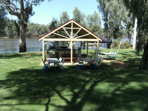 Euston Club Motel