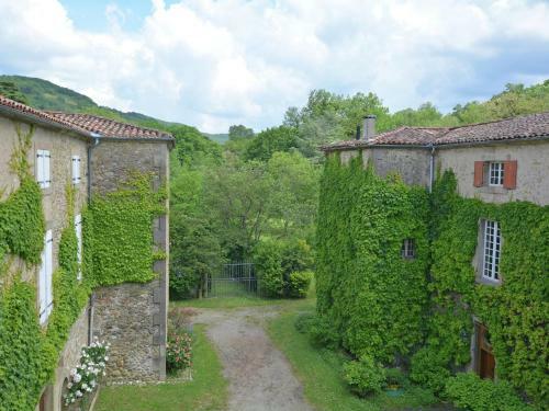 Quaint Holiday Home In Chalabre With Swimming Pool