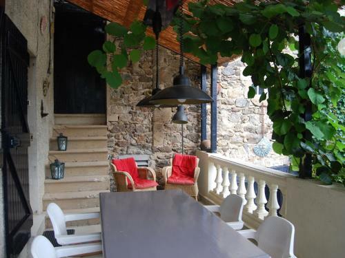 Charming Holiday Home In Etables With Swimming Pool