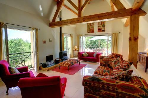 Mongoujou Villa Sleeps 8 Pool