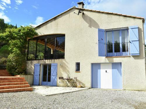 Spacious Villa In Montbrun-des-corbieres With Private Pool