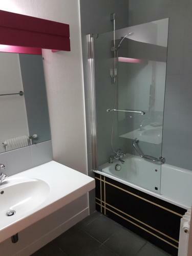Hotel H�tel Les Rives D'allier