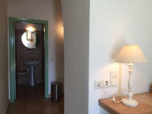 Hostal Villa Lemonia - Guest House