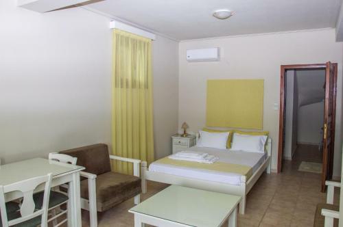 Paradise Studios & Apartments