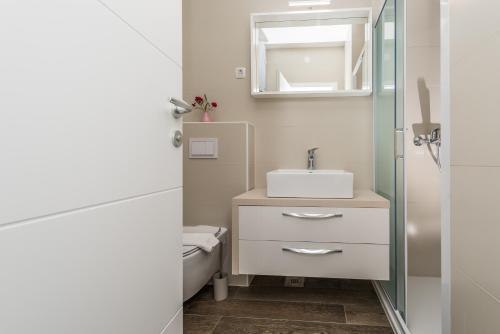 Apartamento Andy 2 Modern & Centrally Ap With A Pool