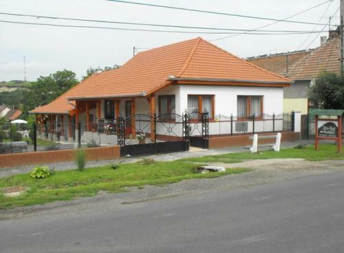 Hostal S�tor-hegy Vend�gh�z
