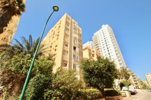 Royal Apartment On The Central Beach In Netanya