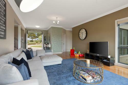 Luxury Waterfront Family Home-tasmania (i)-l'abode