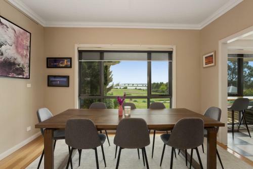 Luxury Waterfront Family Home-tasmania (i)-l'abode