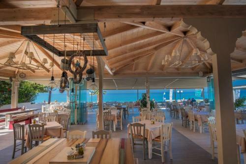 Hotel Whitesands Beach Resort
