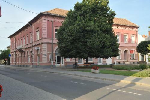 Hostal Piros Arany Panzi� Kalocsa