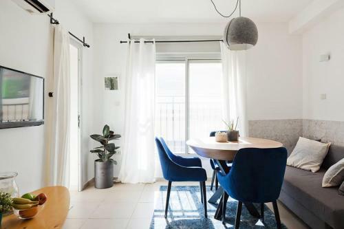 Central Apartment By The Sea