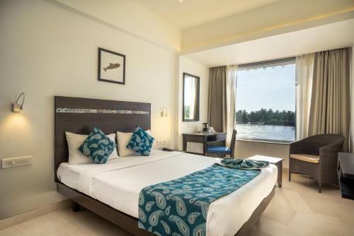 Hotel Indy Waterfront Resort