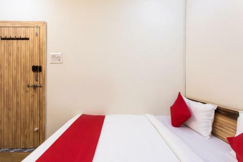 Hotel Oyo 27755 Samrat