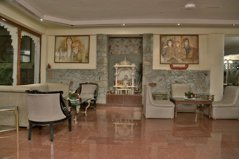 Hotel Jaisamand Island Resort