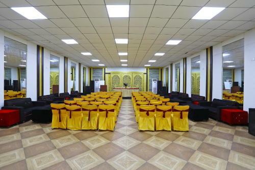 Hotel Oyo 18681 Amrapalli Resorts