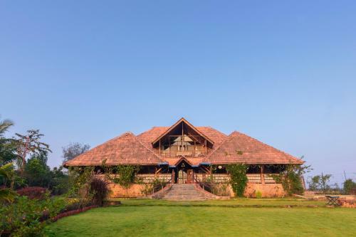 Villa Saffronstays L'attitude By The Lake