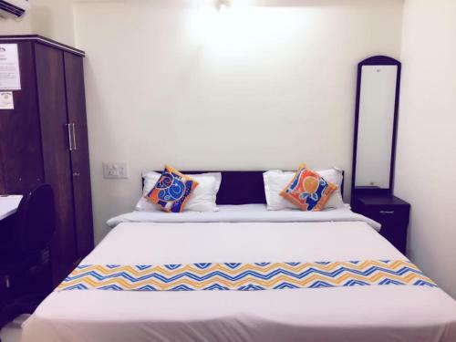 Bed & Breakfast Ema Apartment Model Colony