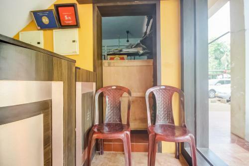 Lodge Oyo 68927 Hotel Happy Home