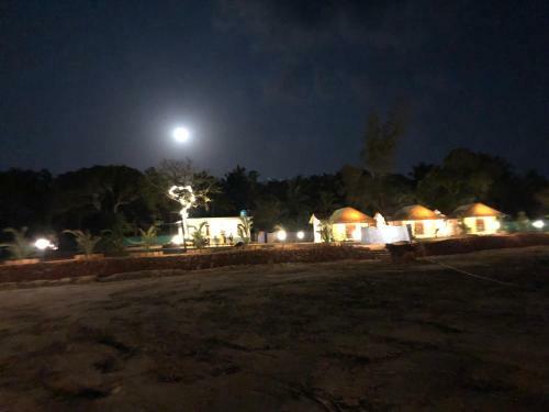 Hotel 5 Mile Beach Resort