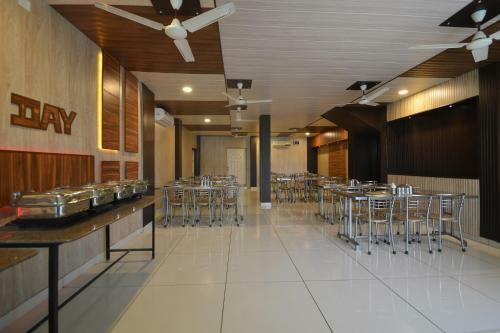 Oyo 16076 Hotel Happy Day