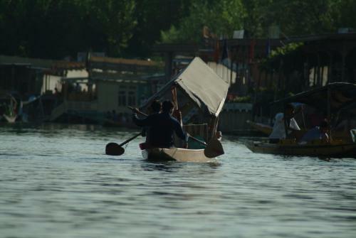 Bed & Breakfast Houseboat Shama