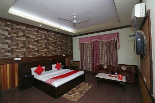 Hotel Oyo 26584 Royal Castle