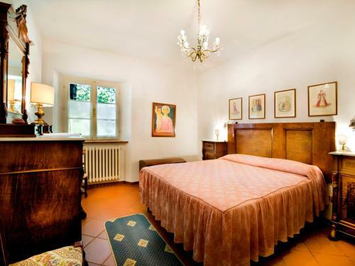Torricella Villa Sleeps 10 Wifi