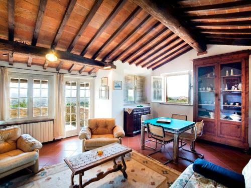 Torricella Villa Sleeps 10 Wifi
