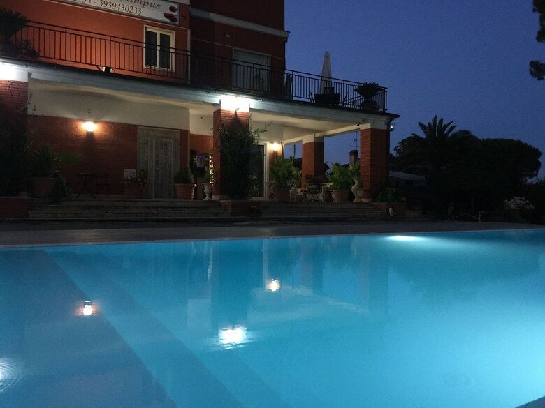 Hostal Relais Villa Italia