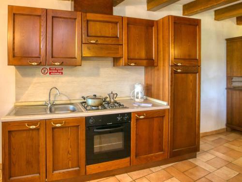 Spacious Mansion In Sant'angelo In Vado With Pool