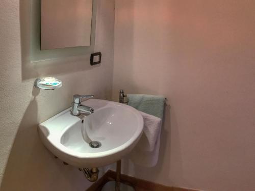 Spacious Mansion In Sant'angelo In Vado With Pool