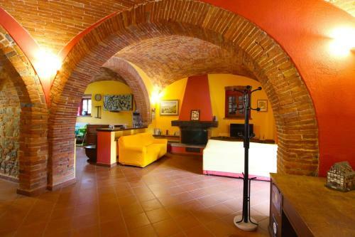 Monte San Savino Villa Sleeps 15 Pool Wifi