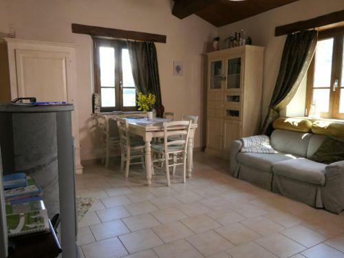 Vintage Apartment In Emilia-romagna Near The Forest
