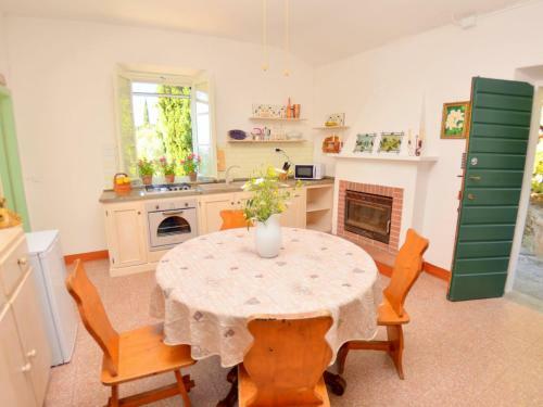 Beautiful Cottage In Massarosa With Lake View